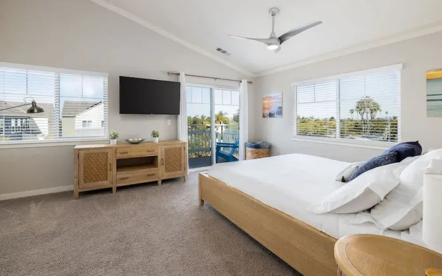 Large 4 Bedroom Close To Beach