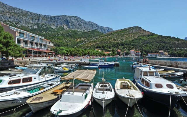 Beautiful Apartment in Drvenik With Wifi