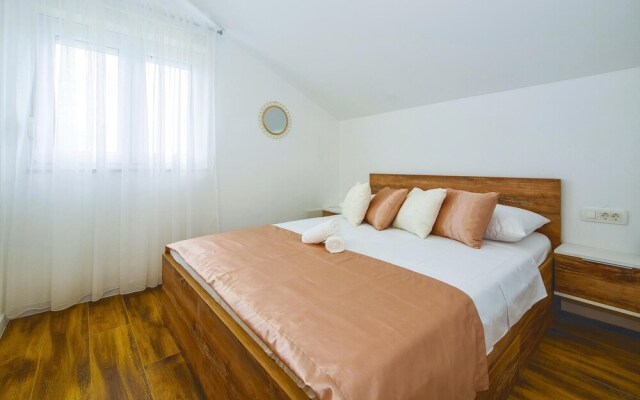 Amazing Home in Sutivan With Wifi and 3 Bedrooms