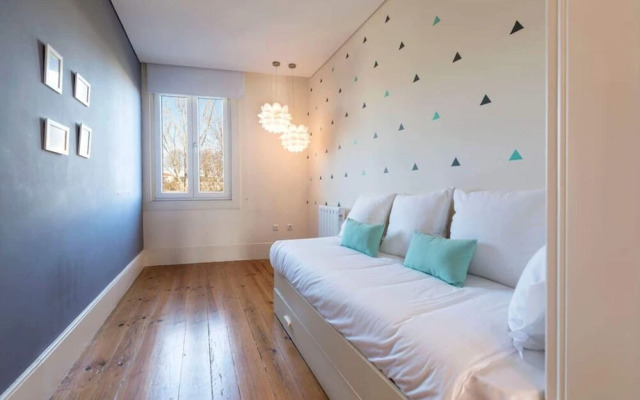 3BR D.Luis Bridge House & Terrace by GuestReady