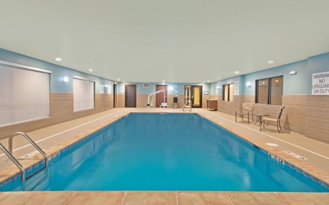 Holiday Inn Express & Suites Uniontown by IHG