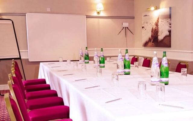 Potters Heron Hotel