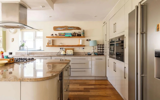 Light-filled Family-friendly Beach House