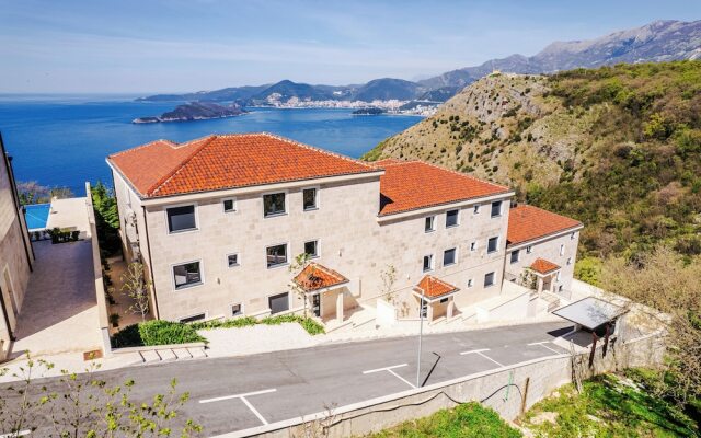 Monte Living by In Property