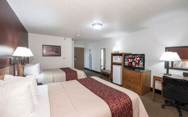 Bearcat Inn and Suites