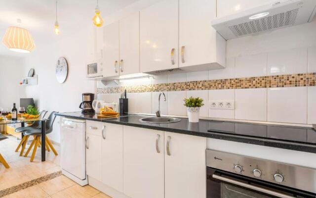 1314 FABULOUS 2 BEDROOM Accommodation ROOF TERRACE