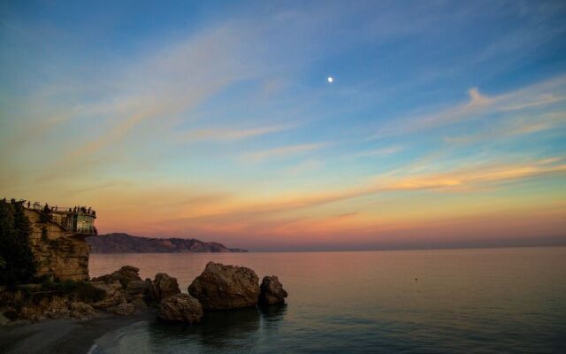 Easy Nerja Guesthouse