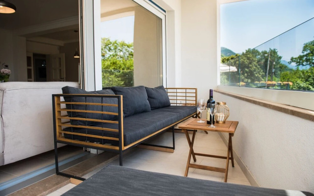 3 Bedroom 3 Bathroom Pool ,ivy House Montenegro