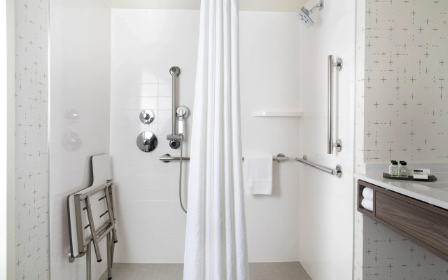 Crowne Plaza Atlanta Perimeter at Ravinia by IHG