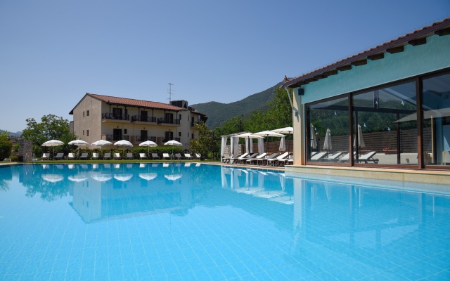 Mont Helmos Hotel