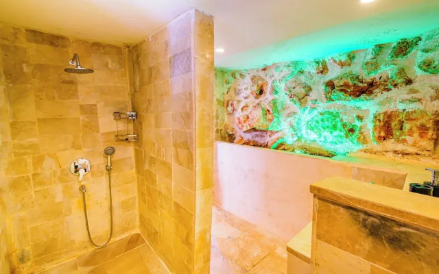 Mojo Boutique Hotel