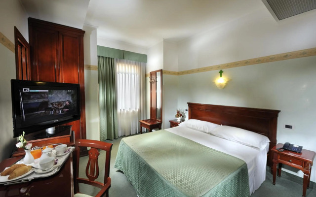 Russo Palace Hotel