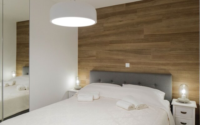 Enticing Holiday Home In Split Near Sea Beach