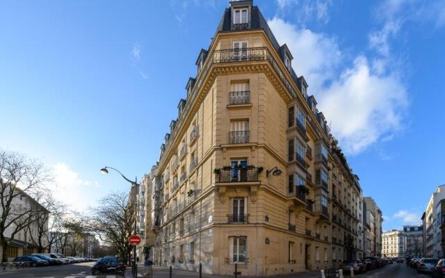 Daumier - New 2 Bdrs Flat near la Seine