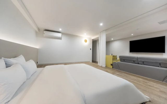 Liv Life Hotel