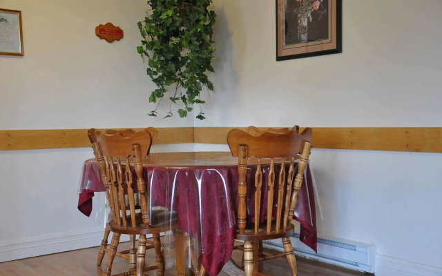 Comerford's Ocean View Efficiency Units