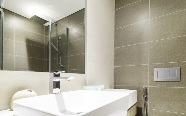 LUX Contemporary Suite Marina View 6