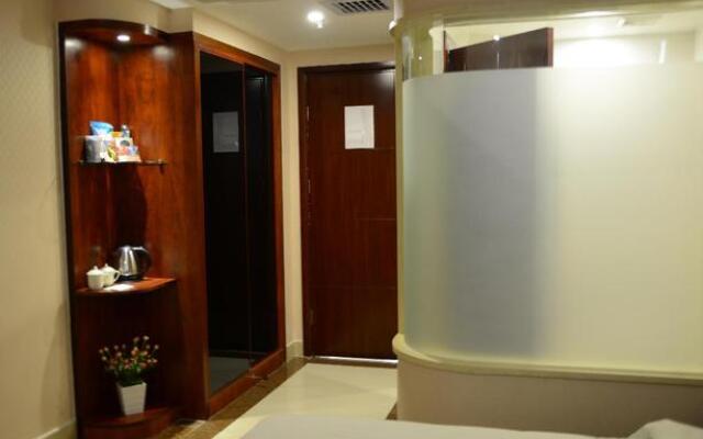 E E Business Hotel