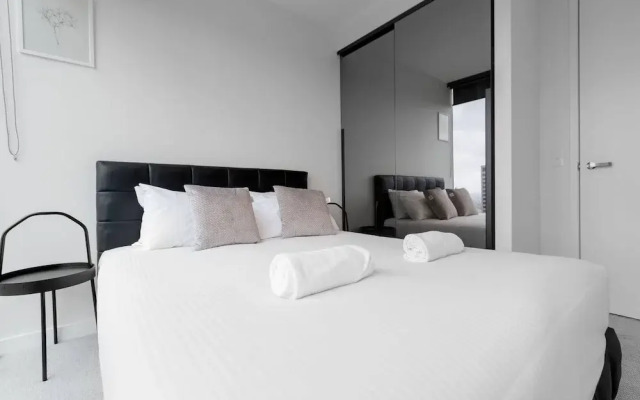 Luxury 2bed2bath apt in the Heart of Mel@collins