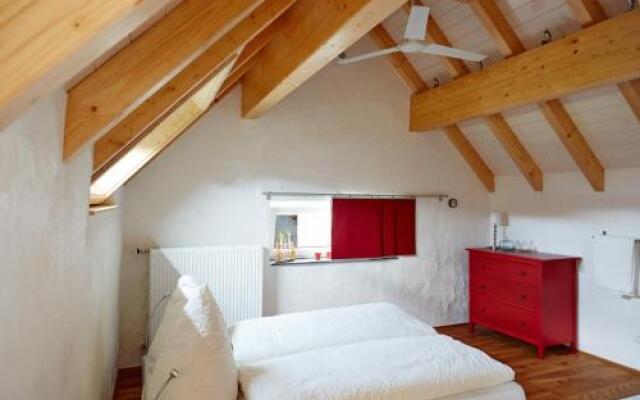 Rotes Bienenhaus