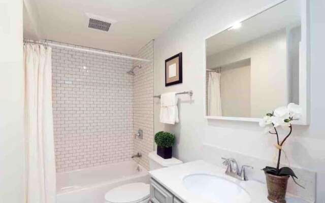 Iconic poolview Waterfront 2bd