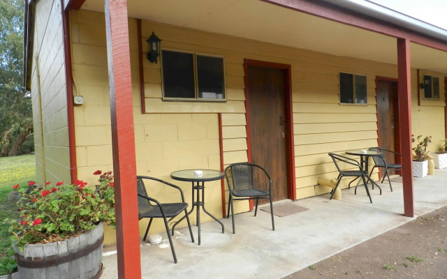 Twelve Apostles Motel & Country Retreat