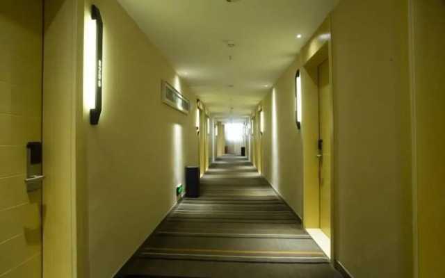 City Comfort Inn Hotel (Huanggang Huangzhou Avenue)