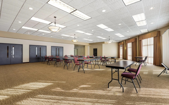 MainStay Suites Fitchburg - Madison