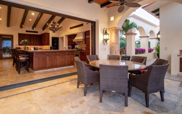 Casa de la Familia 7 Bedroom Contemporary Hacienda Style at Discounted Rate!