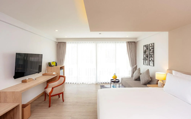 Anona Beachfront Phuket Resort