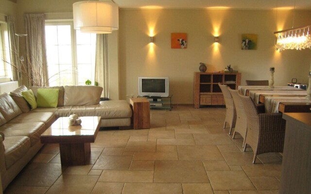 Spacious Villa near Sea in Sluis