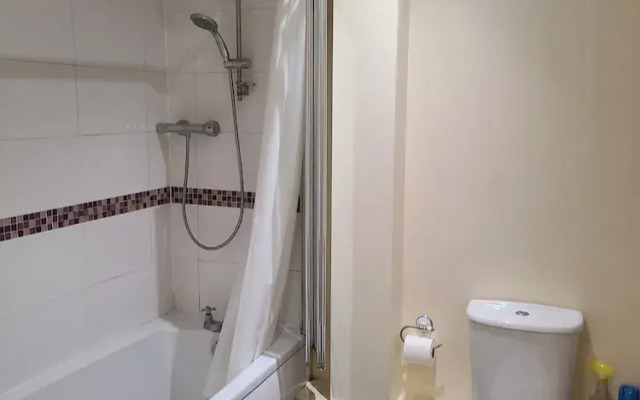 1br&sofabed-sleeps4-parking-central