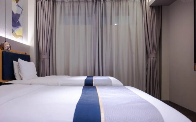 Homeinn Selected Hotel (Minzhong Street Baishan)