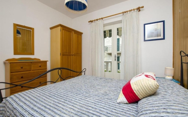 Apartment Sim - 130 m from sea: A2 Crveni Bol, Island Brac