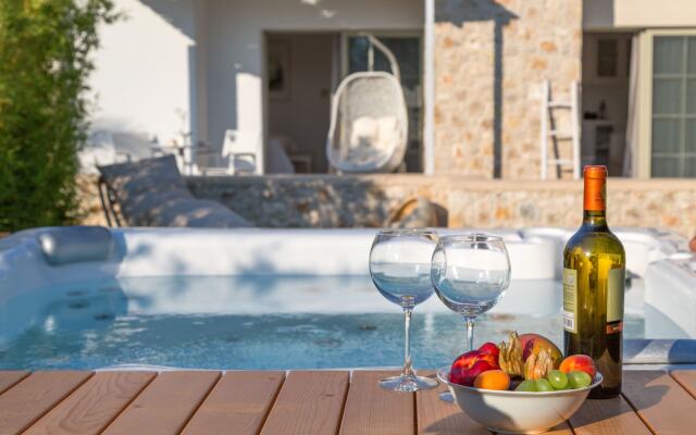 White Pearls Luxury Suites - Adults Only