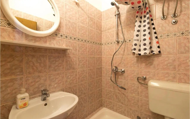 Two-Bedroom Apartment Makarska with Sea View 02