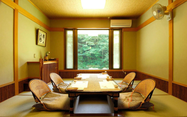 Minakamisanso