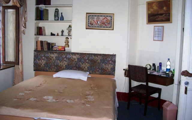 Blue Chip Guest House Kolkata – Guest Rooms – Kolkata