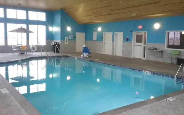 Gateway Park Hotel and Suites