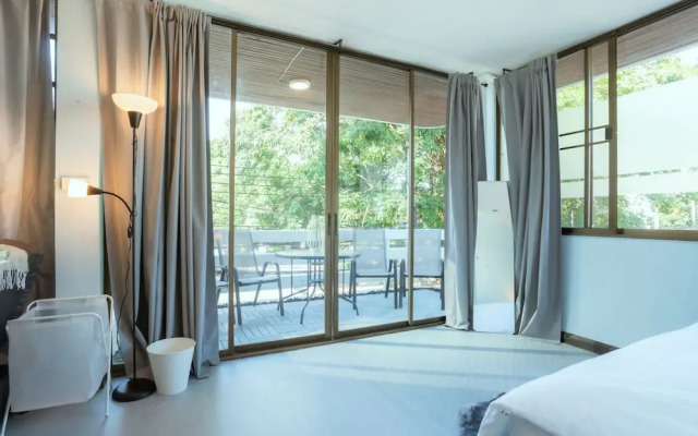 Ekkamai Buds & Beds - 420 Hostel