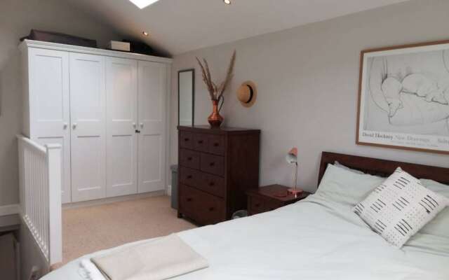 Stylish 2 Bedroom Apartment Stoke Newington