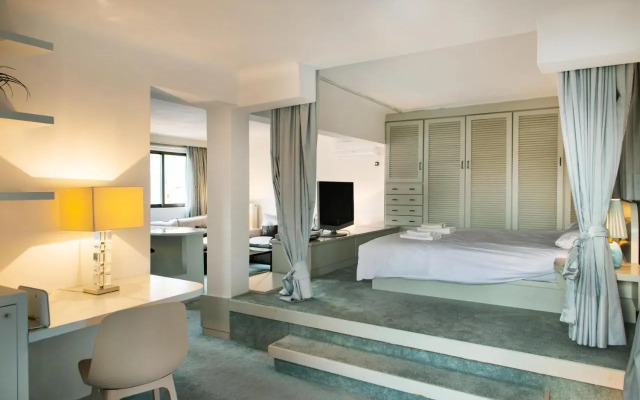 Athens Penthouse Suite on 6th floor