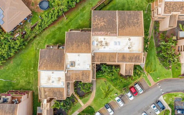 Hale O Kalani 2 Bedroom Condo by RedAwning