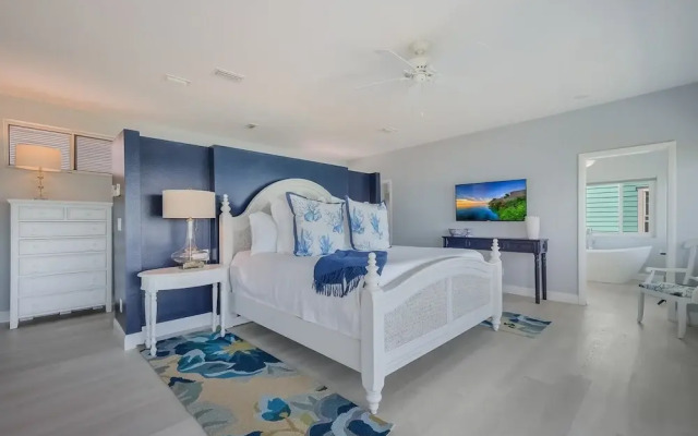 Flamingo Bay 4 Bedroom Home by RedAwning