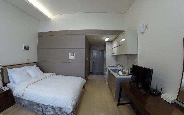 Residence & U