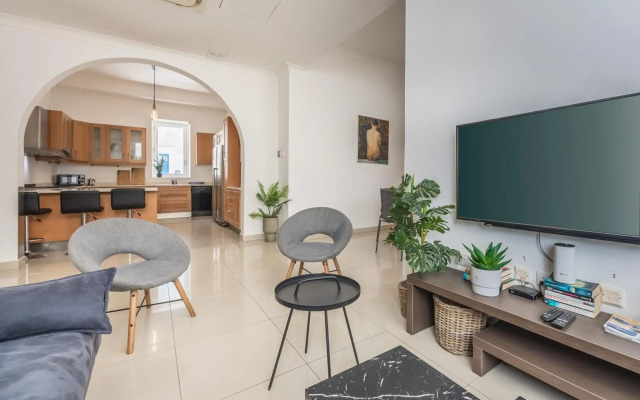 Hard to come by - modern & huge house in Sliema