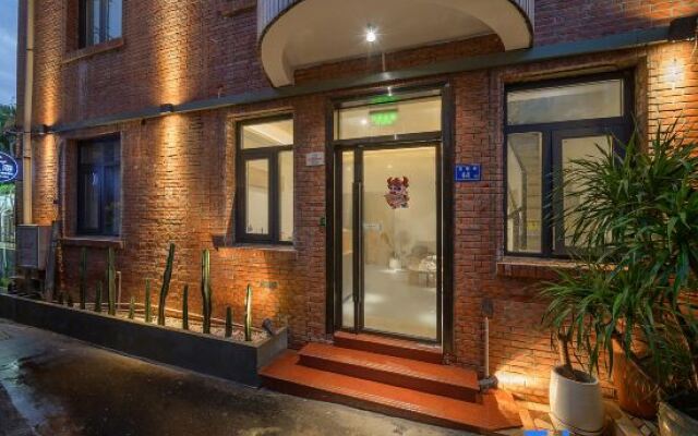 Yirenhai Audio and Video Homestay (Gulangyu Wujing Road Branch)