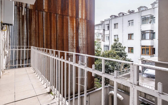 Centrally Located Apartment With Balcony in Sisli