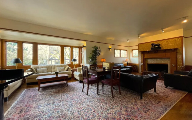 Cecil Bacon Manor