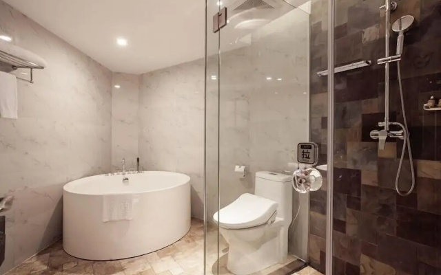 Yurong West Lake Cottage Resort